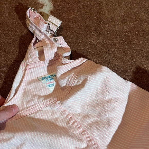 OshKosh B'Gosh overalls vintage pink and white striped
Tagged 18 months - Picture 4 of 5